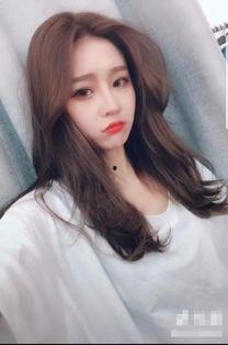 抖音姿羽网红,时尚潮流引领者，魅力四射的网红风采”