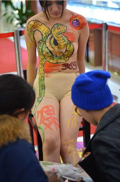 女明星裸奔视频,惊爆！女明星裸奔视频引发网络热议