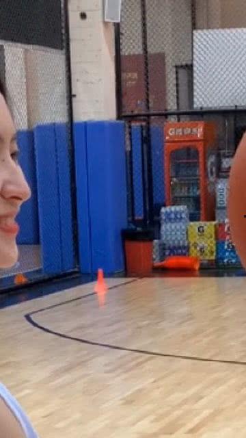 走步篮球女网红,女网红的篮球魅力之旅