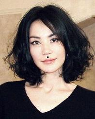 明星都是黑色头发