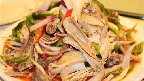 长葛椒麻鸡吃瓜,夏日吃瓜新风尚，辣爽滋味一网打尽