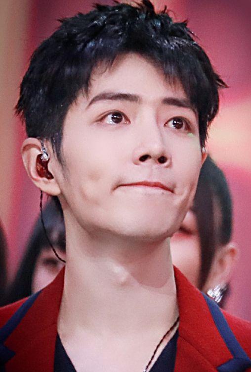 肖战谈娱乐圈八卦吃瓜